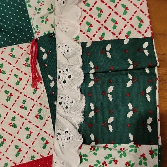 38"rnd 22" Sq 2- Christmas Tree Skirts Patchwork Hand stitched Tied adorable - Picture 3 of 9